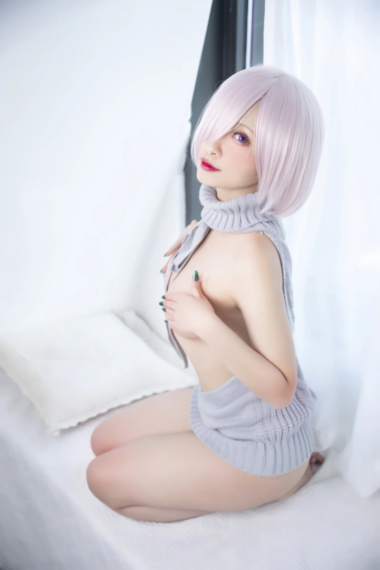 洛璃LoLiSAMA《玛修露背毛衣》主题写真：23张全套美图