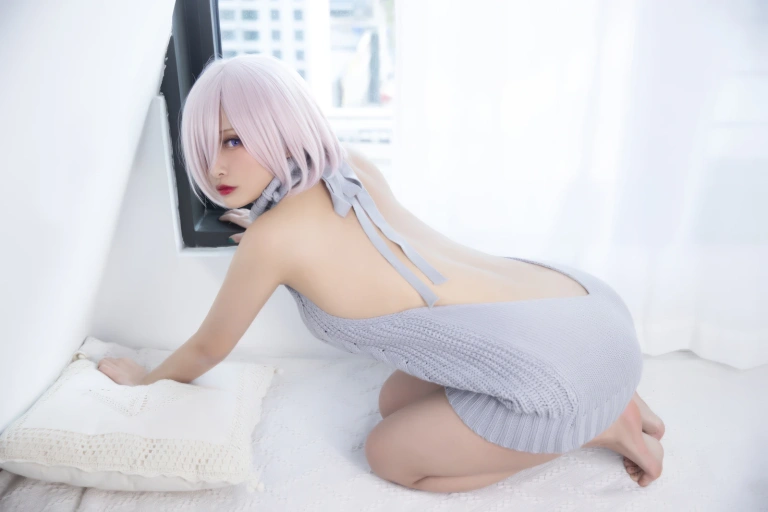 洛璃LoLiSAMA《玛修露背毛衣》主题写真：23张全套美图