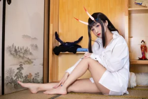 洛璃LoLiSAMA《碧蓝航线 能代衬衣》主题写真：73张全套美图