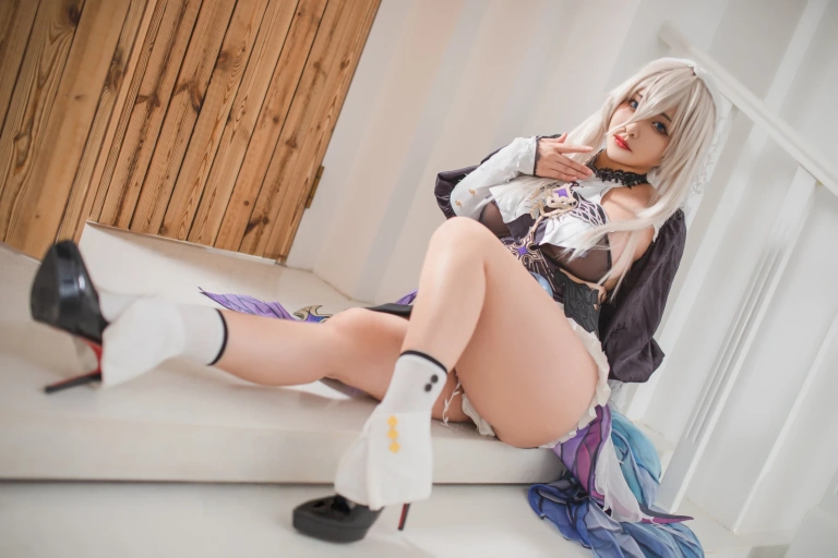 洛璃LoLiSAMA《崩坏3 阿波尼亚》主题写真：72张全套美图