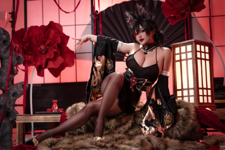 洛璃LoLiSAMA《碧蓝航线 近江 原皮》主题写真：67张全套美图