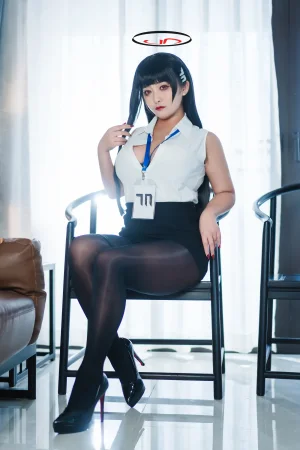洛璃LoLiSAMA《蔚蓝档案 调月莉音》主题写真：72张全套美图，含1个视频