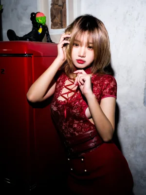柒柒_Lust77《红》主题写真：58张全套美图