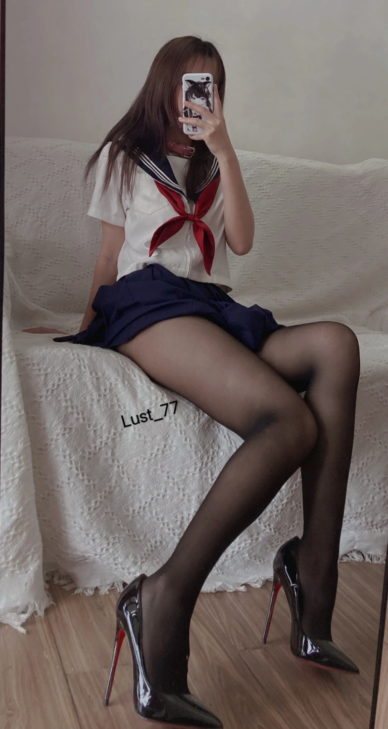 柒柒_Lust77《天台学姐》主题写真：80张全套美图，含1个视频