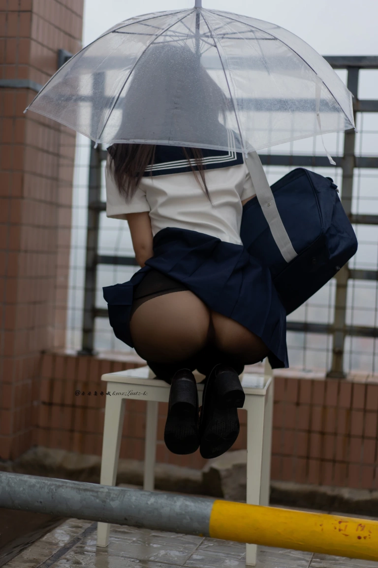 柒柒_Lust77《天台学姐》主题写真：80张全套美图，含1个视频