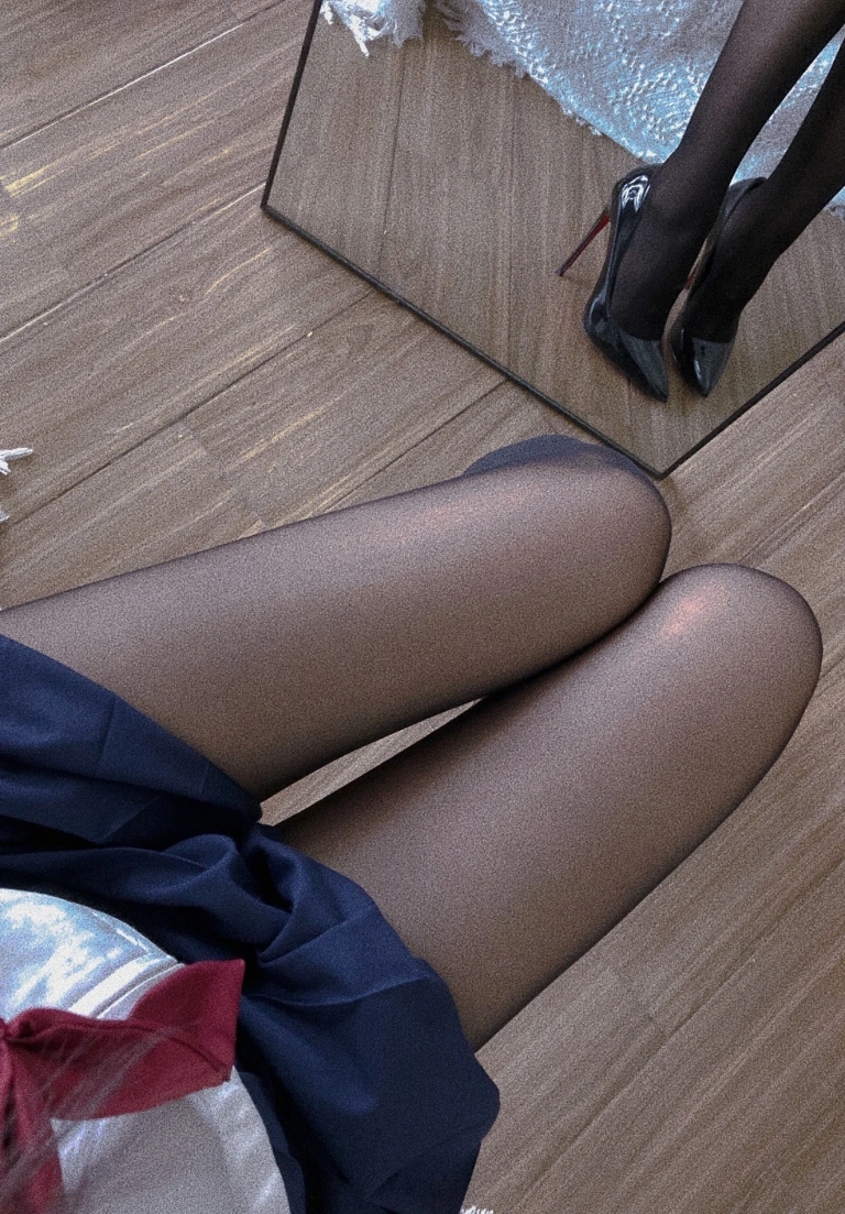 柒柒_Lust77《天台学姐》主题写真：80张全套美图，含1个视频