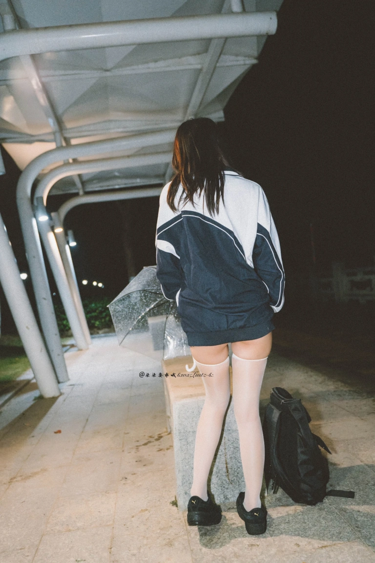 柒柒_Lust77《校服》主题写真：42张全套美图，含1个视频