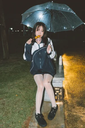 柒柒_Lust77《校服》主题写真：42张全套美图，含1个视频