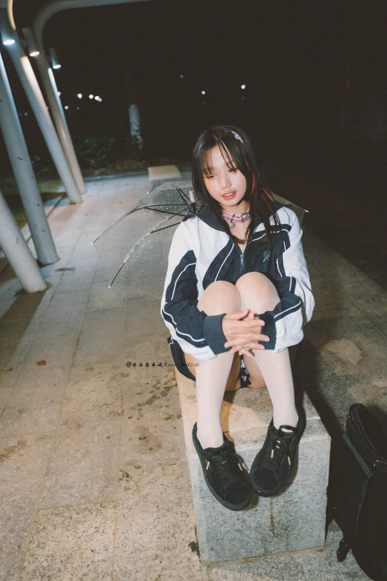 柒柒_Lust77《校服》主题写真：42张全套美图，含1个视频