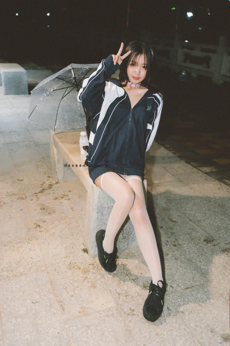 柒柒_Lust77《校服》主题写真：42张全套美图，含1个视频