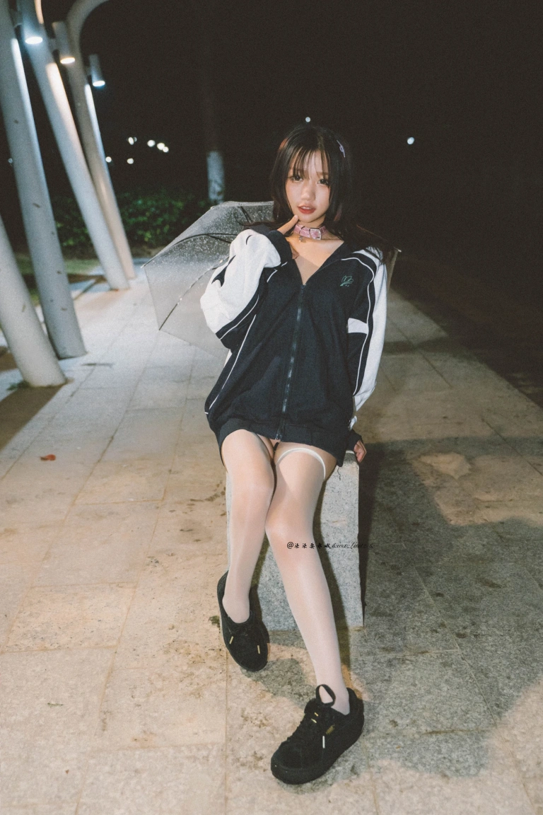 柒柒_Lust77《校服》主题写真：42张全套美图，含1个视频