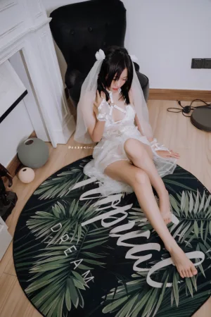 柒柒_Lust77《婚纱》主题写真：53张全套美图