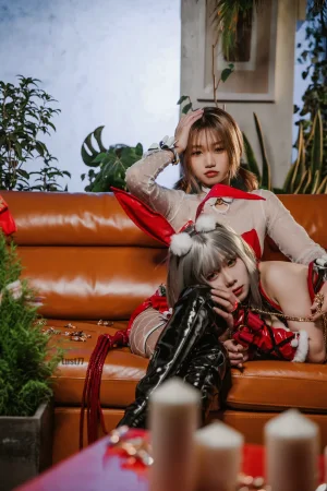 柒柒_Lust77《2021圣诞双兔》主题写真：23张全套美图