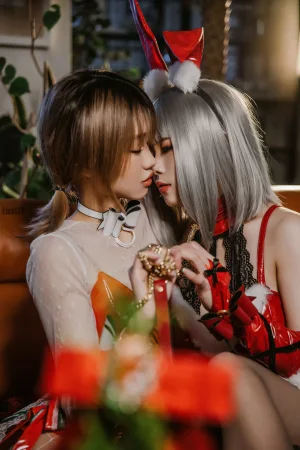 柒柒_Lust77《2021圣诞双兔》主题写真：23张全套美图