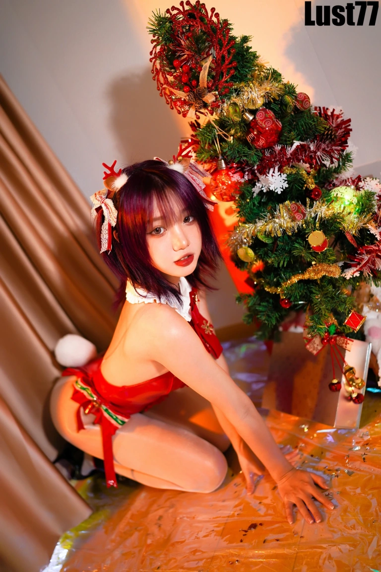 柒柒_Lust77《2021圣诞》主题写真：58张全套美图，含1个视频