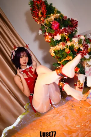 柒柒_Lust77《2021圣诞》主题写真：58张全套美图，含1个视频