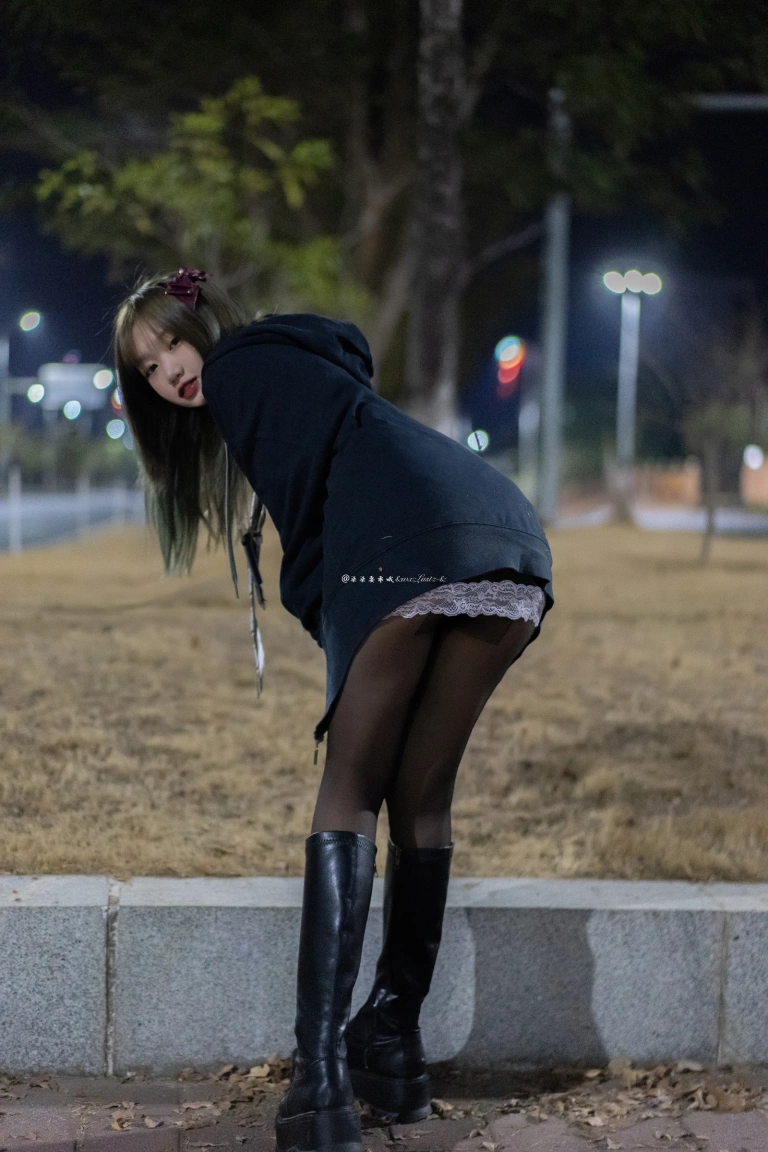 柒柒_Lust77《车内》主题写真：47张全套美图