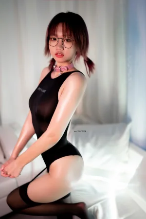 柒柒_Lust77《竞泳水着》主题写真：82张全套美图