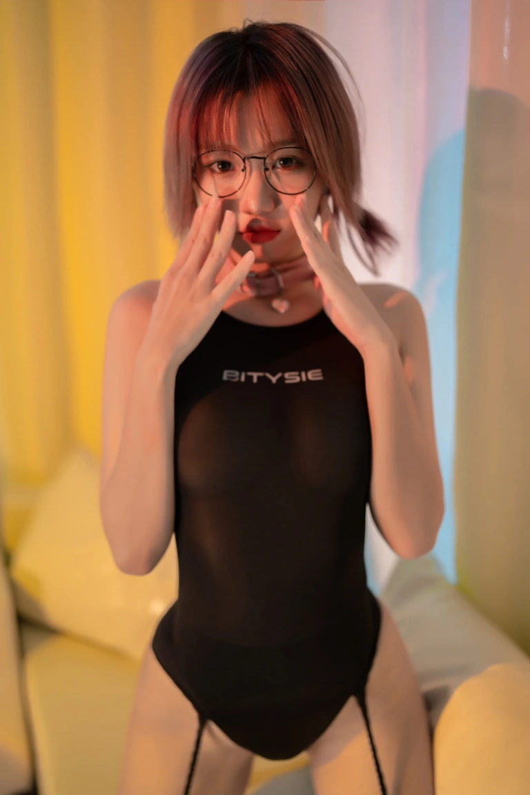 柒柒_Lust77《竞泳水着》主题写真：82张全套美图