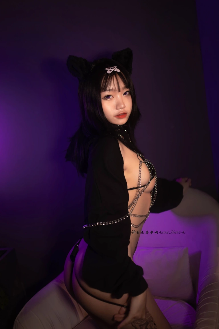 柒柒_Lust77《魅魔出差》主题写真：46张全套美图，含1个视频