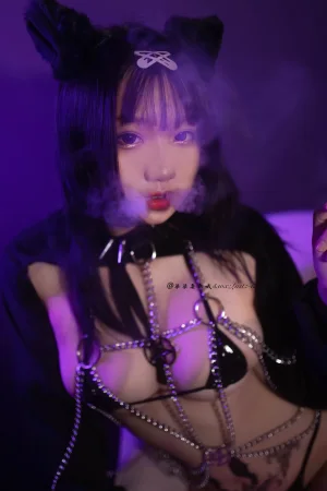 柒柒_Lust77《魅魔出差》主题写真：46张全套美图，含1个视频