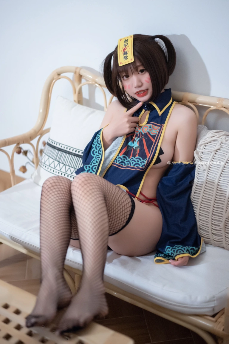柒柒_Lust77《小僵尸》主题写真：45张全套美图