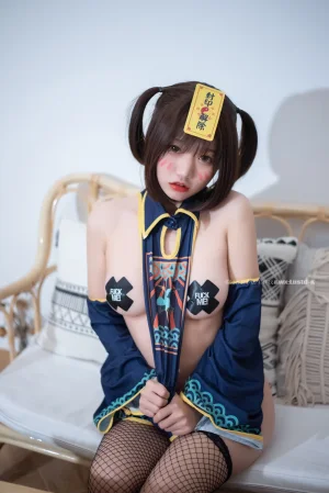 柒柒_Lust77《小僵尸》主题写真：45张全套美图