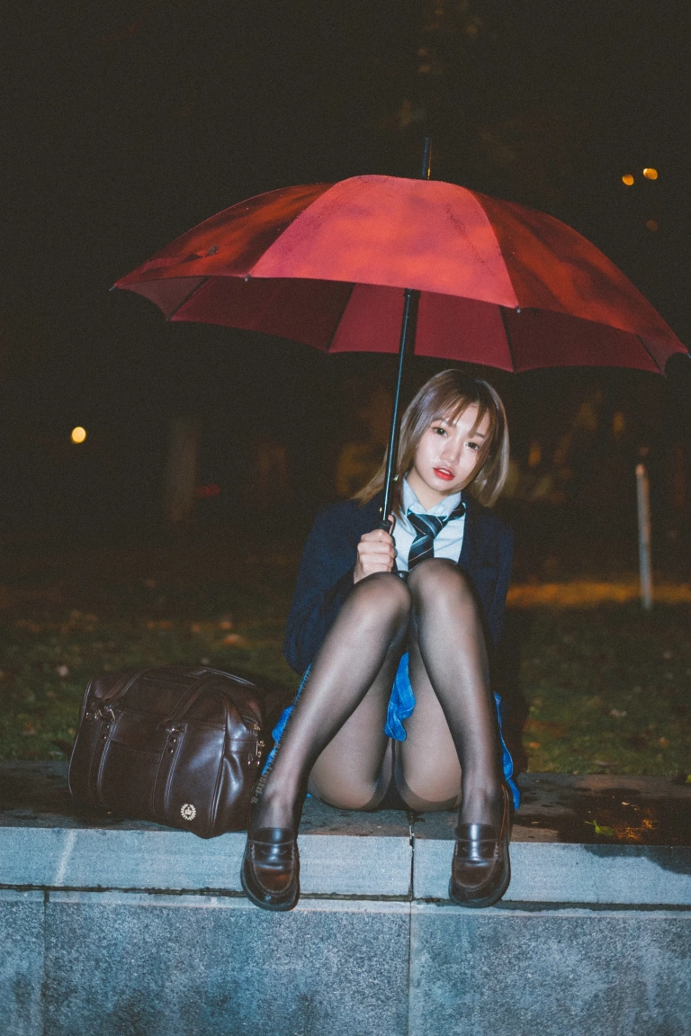 柒柒_Lust77《深夜公园JK》主题写真：35张全套美图