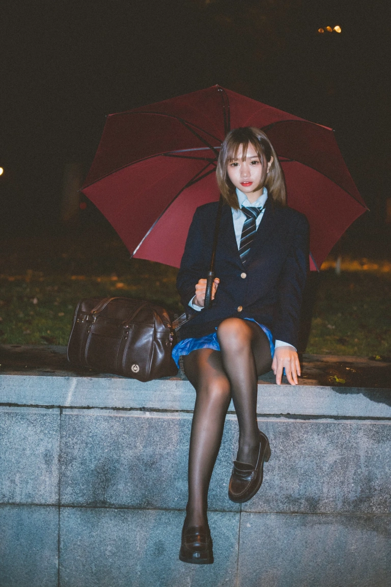 柒柒_Lust77《深夜公园JK》主题写真：35张全套美图