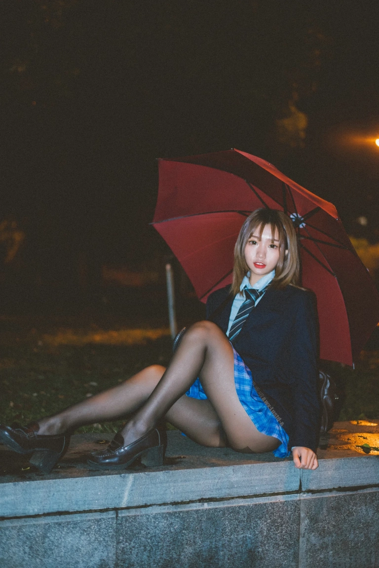 柒柒_Lust77《深夜公园JK》主题写真：35张全套美图