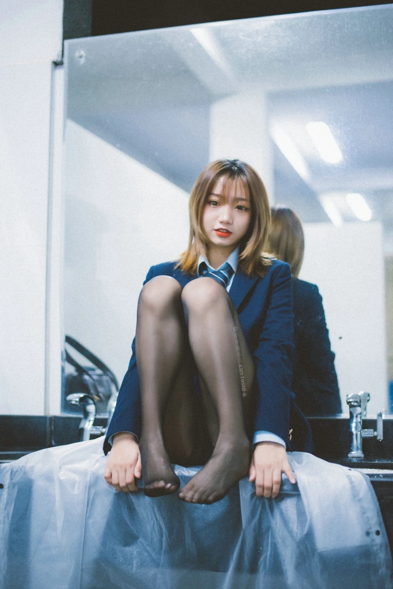 柒柒_Lust77《深夜公园JK》主题写真：35张全套美图