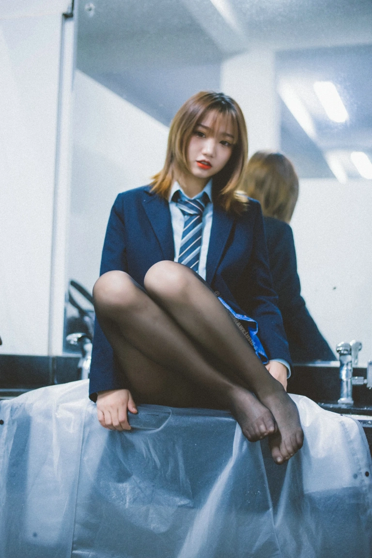 柒柒_Lust77《深夜公园JK》主题写真：35张全套美图