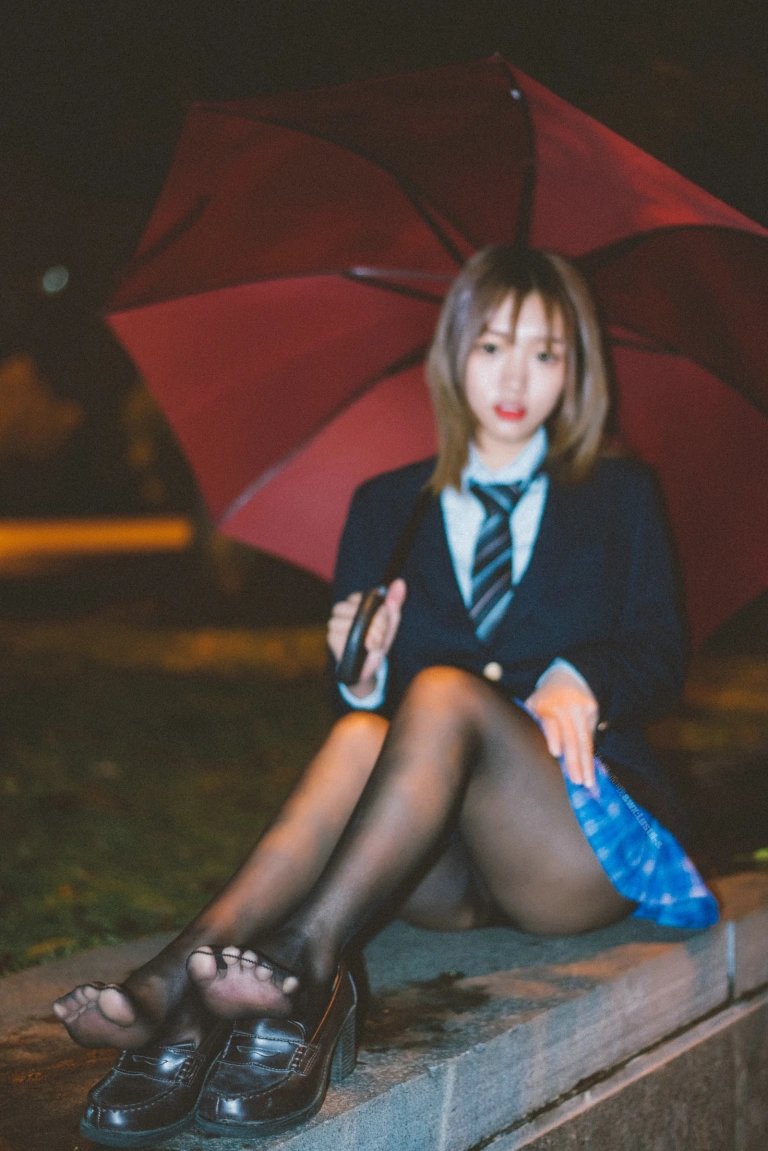 柒柒_Lust77《深夜公园JK》主题写真：35张全套美图