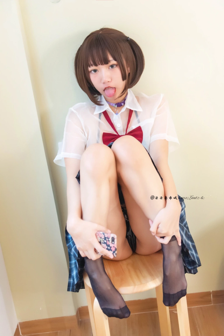 柒柒_Lust77《晚间约会》主题写真：40张全套美图