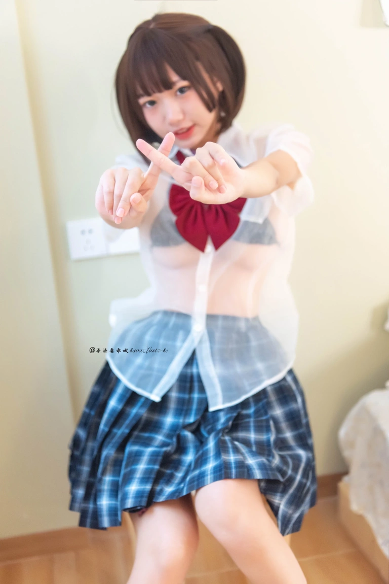 柒柒_Lust77《晚间约会》主题写真：40张全套美图