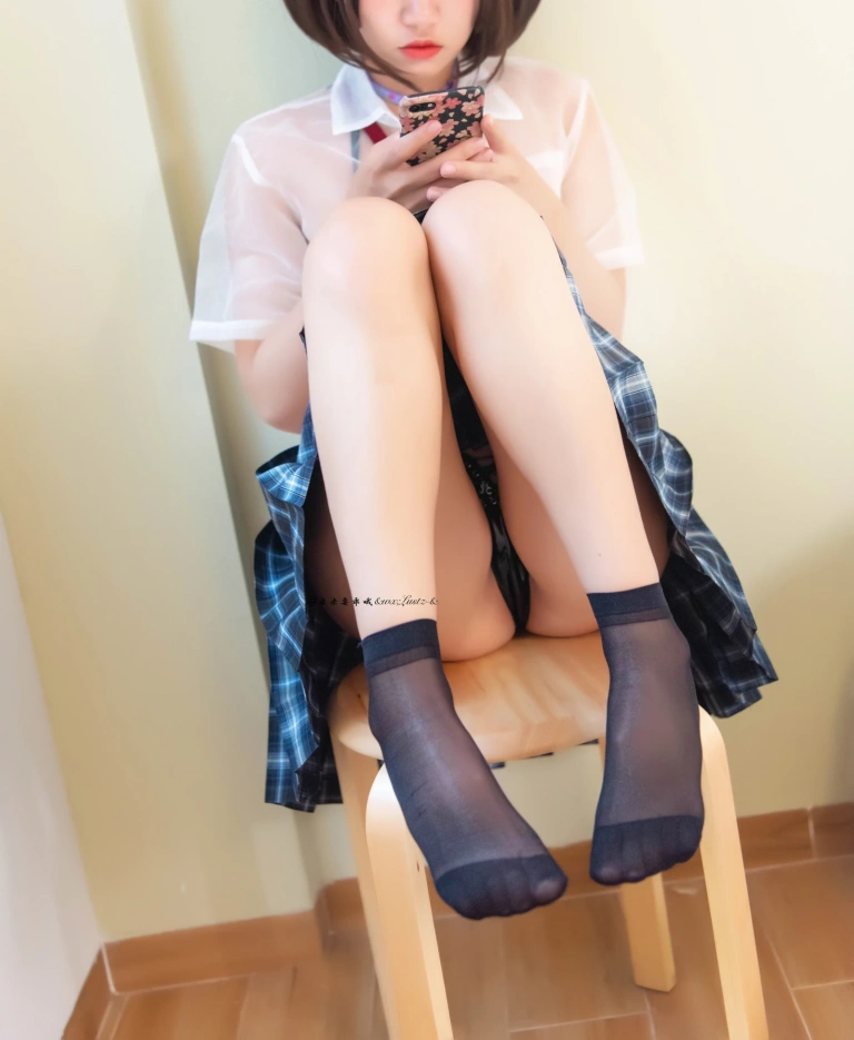 柒柒_Lust77《晚间约会》主题写真：40张全套美图