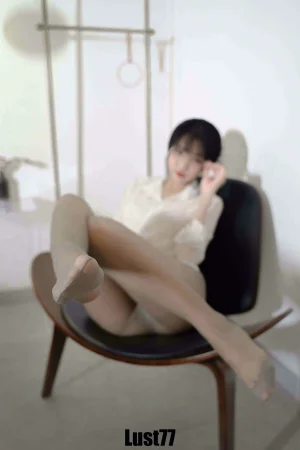 柒柒_Lust77《湿身OL》主题写真：40张全套美图