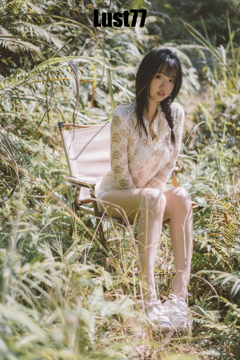 柒柒_Lust77《夏树繁花》主题写真：64张全套美图，含1个视频