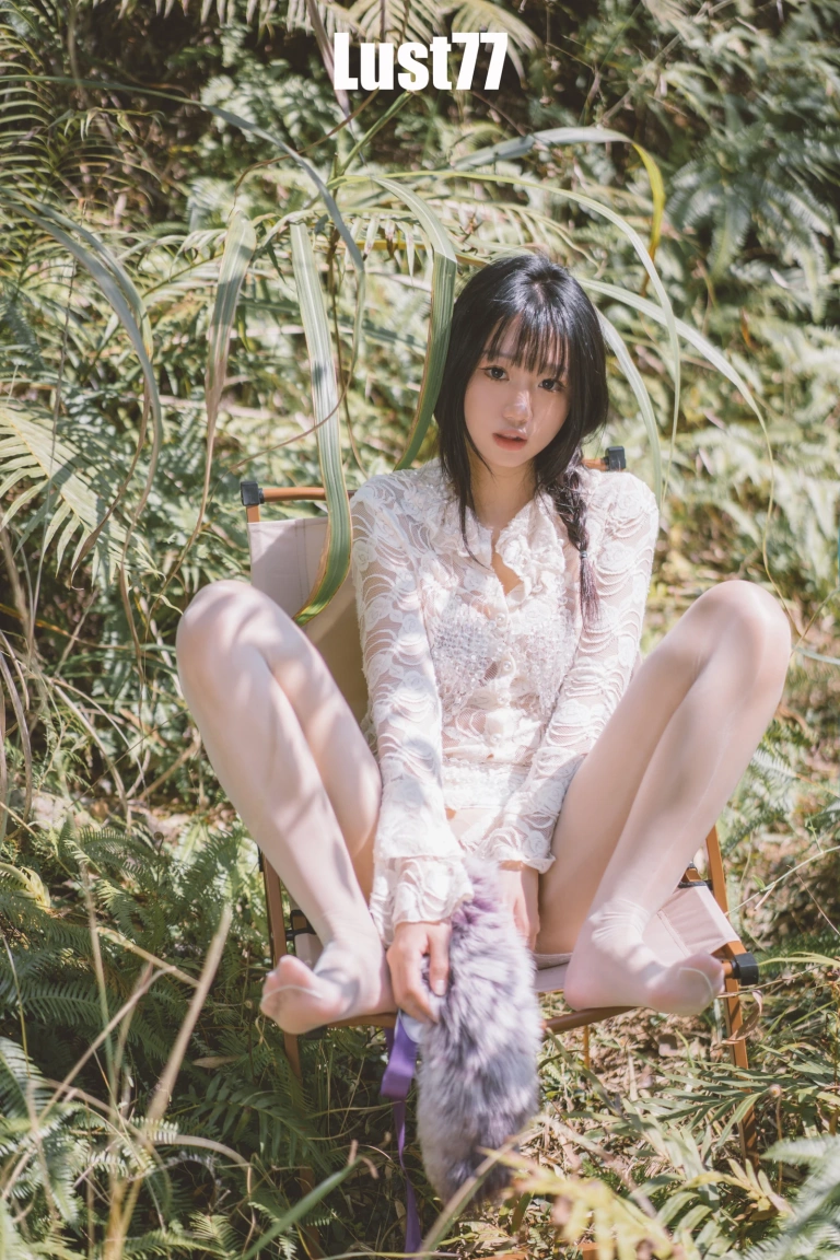 柒柒_Lust77《夏树繁花》主题写真：64张全套美图，含1个视频