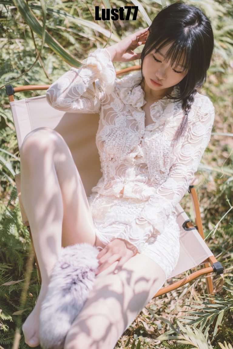 柒柒_Lust77《夏树繁花》主题写真：64张全套美图，含1个视频