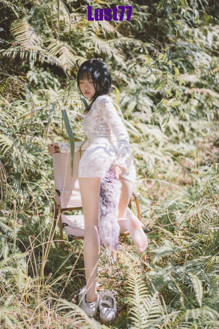 柒柒_Lust77《夏树繁花》主题写真：64张全套美图，含1个视频
