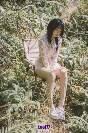 柒柒_Lust77《夏树繁花》主题写真：64张全套美图，含1个视频