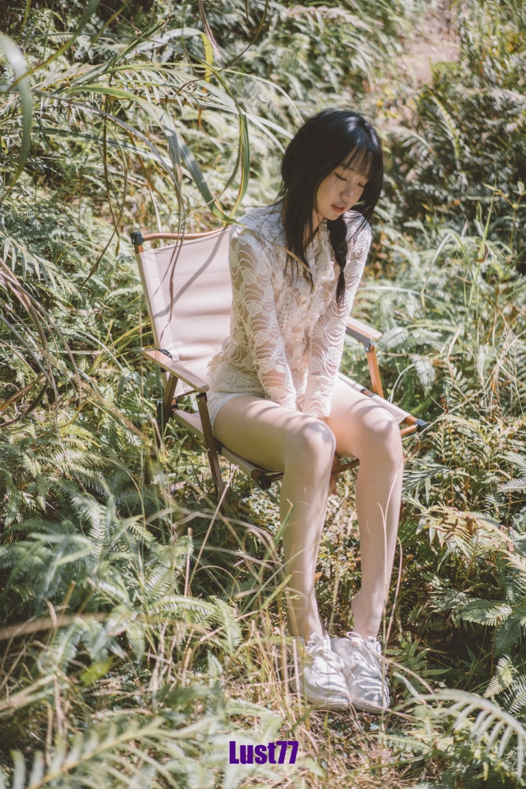 柒柒_Lust77《夏树繁花》主题写真：64张全套美图，含1个视频