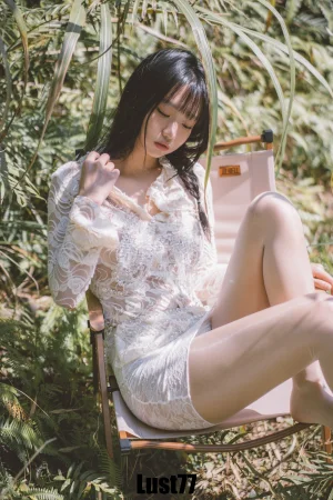 柒柒_Lust77《夏树繁花》主题写真：64张全套美图，含1个视频