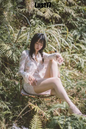 柒柒_Lust77《夏树繁花》主题写真：64张全套美图，含1个视频