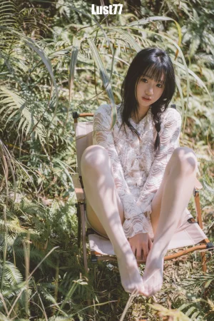 柒柒_Lust77《夏树繁花》主题写真：64张全套美图，含1个视频
