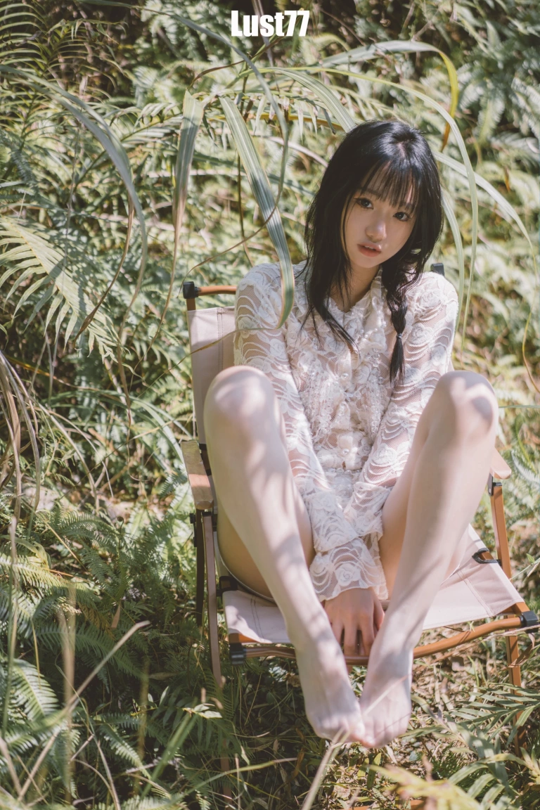 柒柒_Lust77《夏树繁花》主题写真：64张全套美图，含1个视频