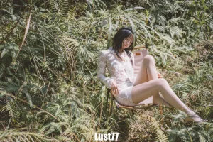柒柒_Lust77《夏树繁花》主题写真：64张全套美图，含1个视频
