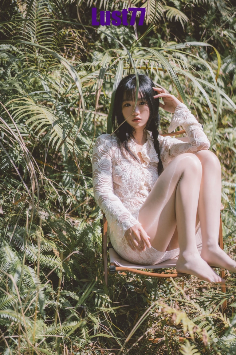 柒柒_Lust77《夏树繁花》主题写真：64张全套美图，含1个视频