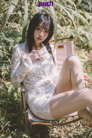 柒柒_Lust77《夏树繁花》主题写真：64张全套美图，含1个视频